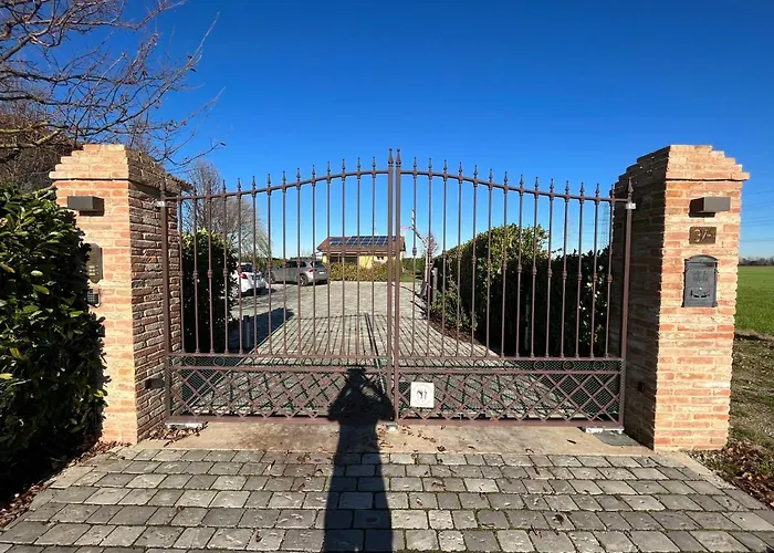 * * * * * Splendida Castenaso